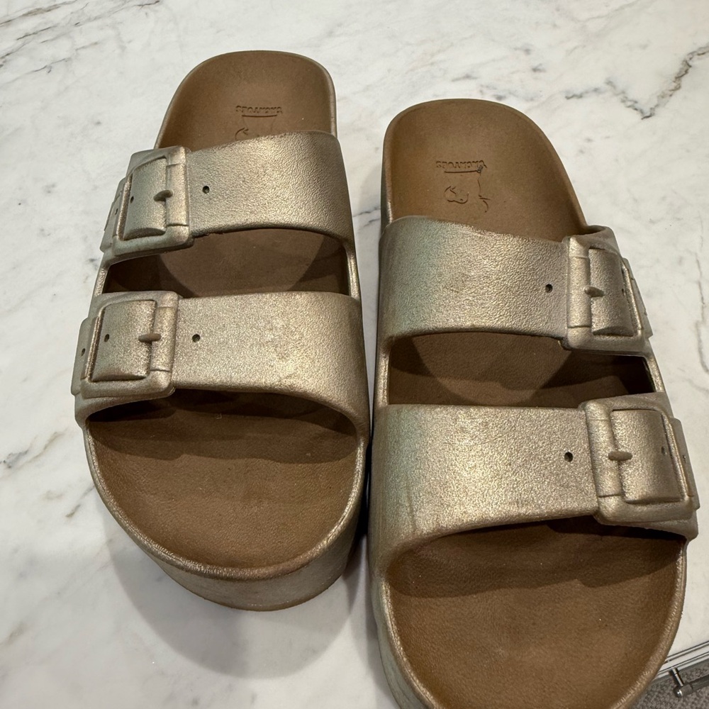 Cacatoes Metallic Gold Platform Double Buckle Comfort Slide Sandals Size 6